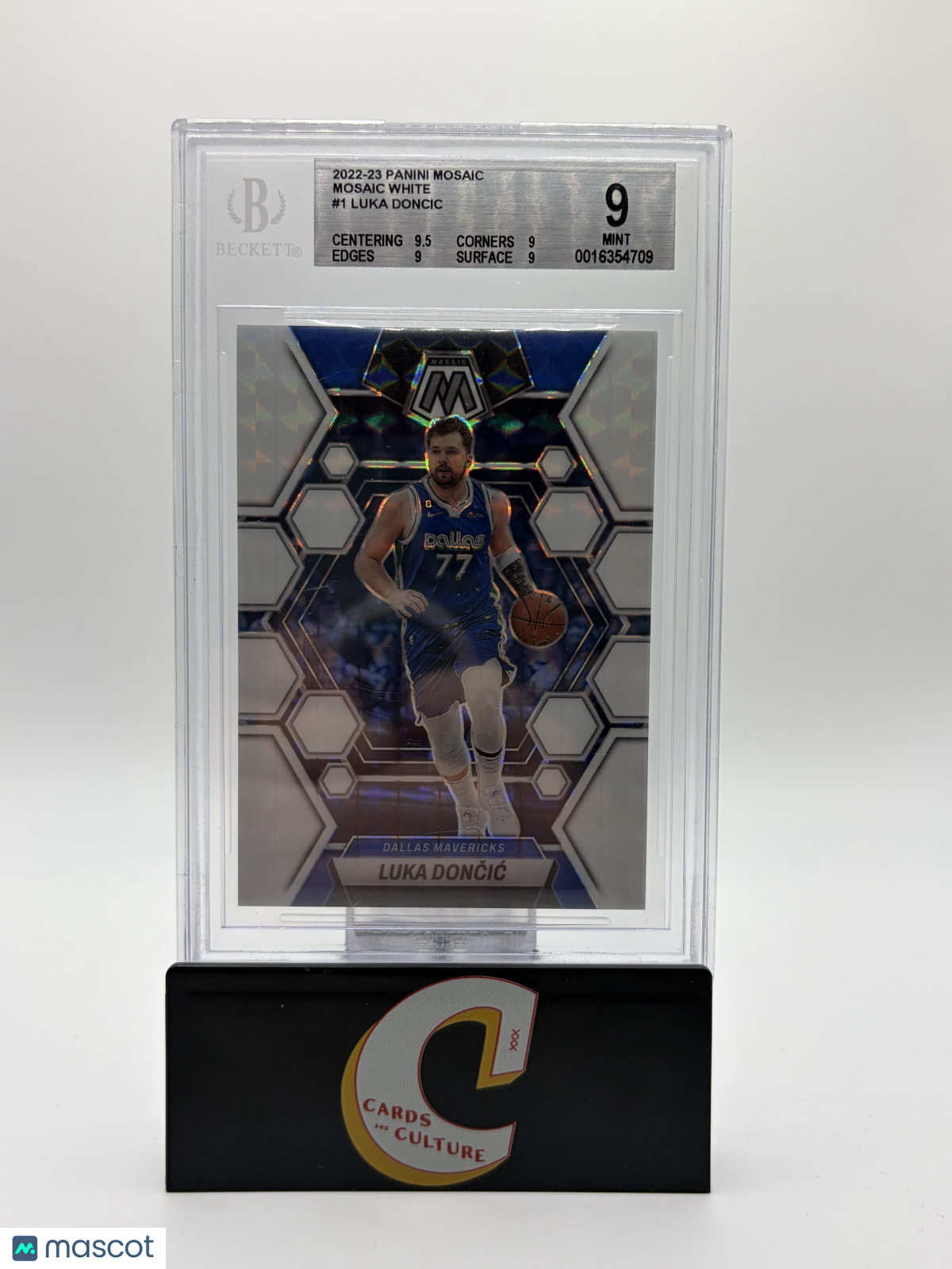 2022 Panini Mosaic Luka Doncic White Mosaic /25 BGS 9